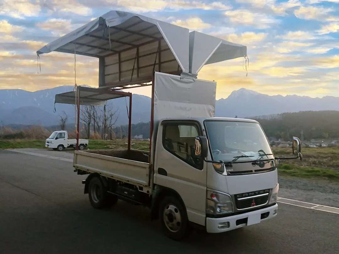 幌ウイング側面